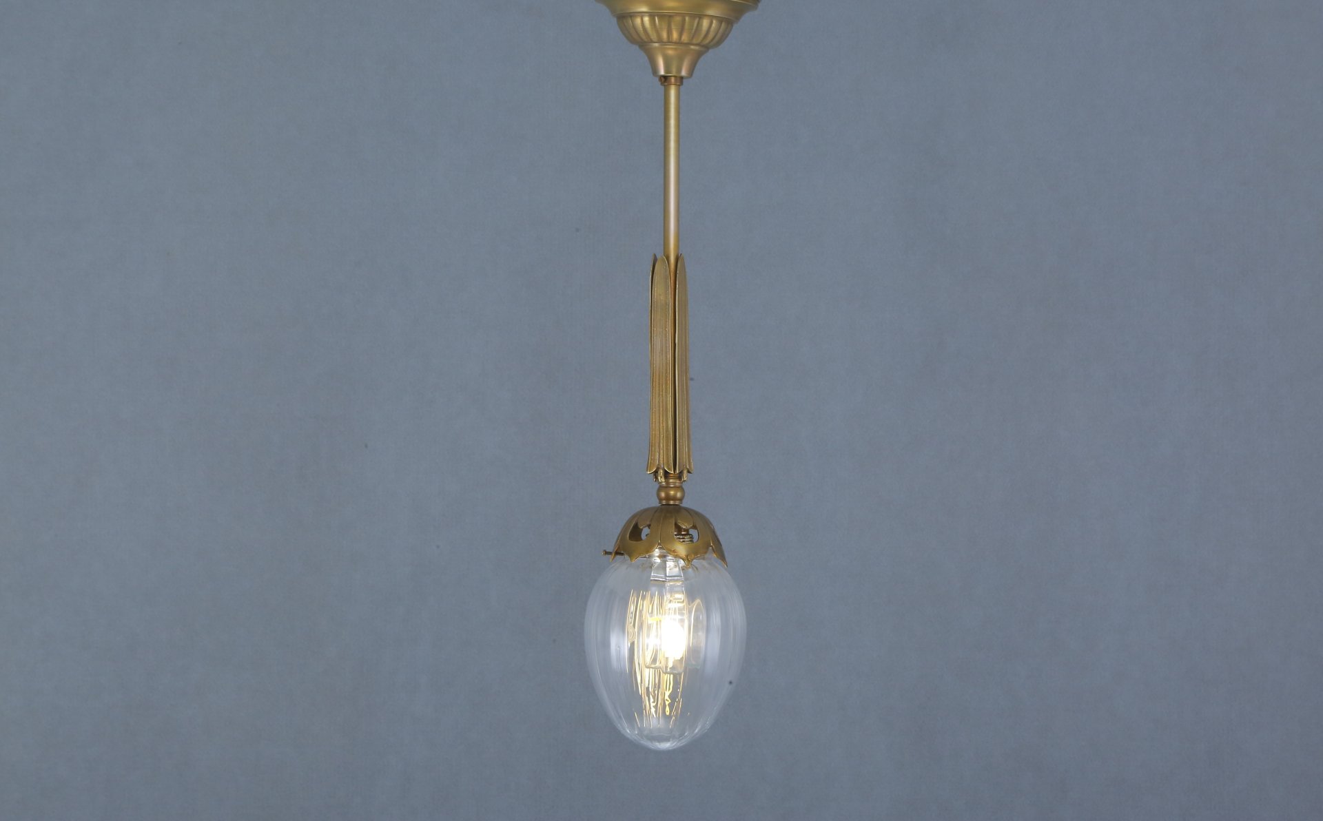 Kicsiny függeszték anyagában mintás búrával 161, exkluzív, kézzel készített  sárgaréz lámpa  stílusban