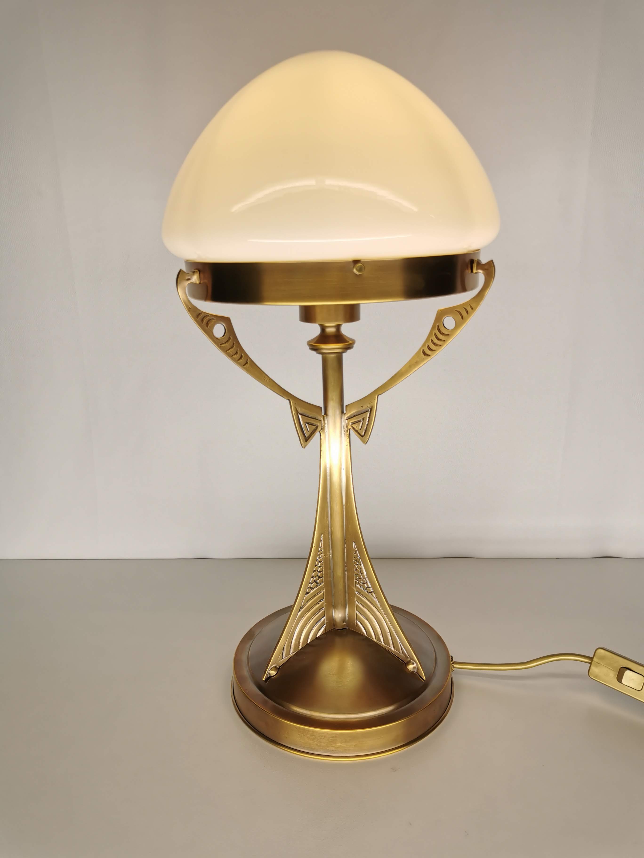 Szecessziós asztali lámpa opál üvegbúrával 271